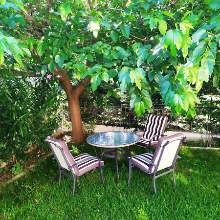 Сasa de vacaciones House With Garden Netflix Nea Kerasia