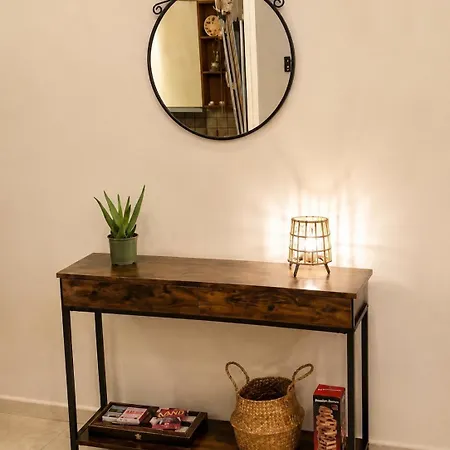 House With Garden Netflix Nea Kerasia