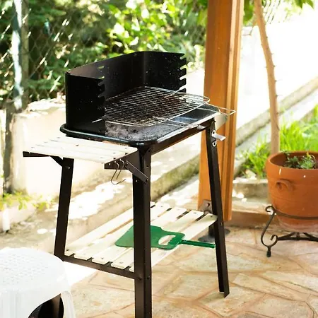 House With Garden Netflix Νέα Κερασιά