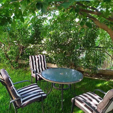 House With Garden Netflix *